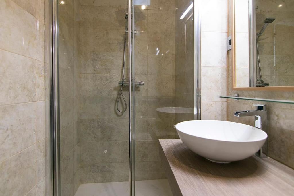 En El Corazon De Madrid, Museos Apartment Exterior photo